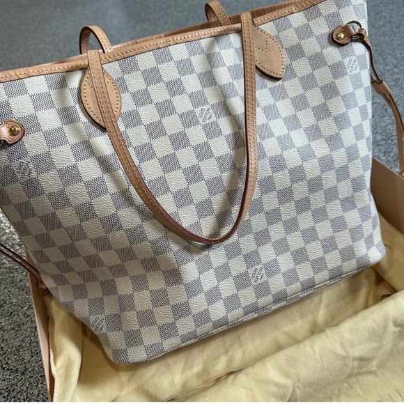 Louis Vuitton Gray and Tan Shoulder Bag with Signature Design - Picture 9 of 9